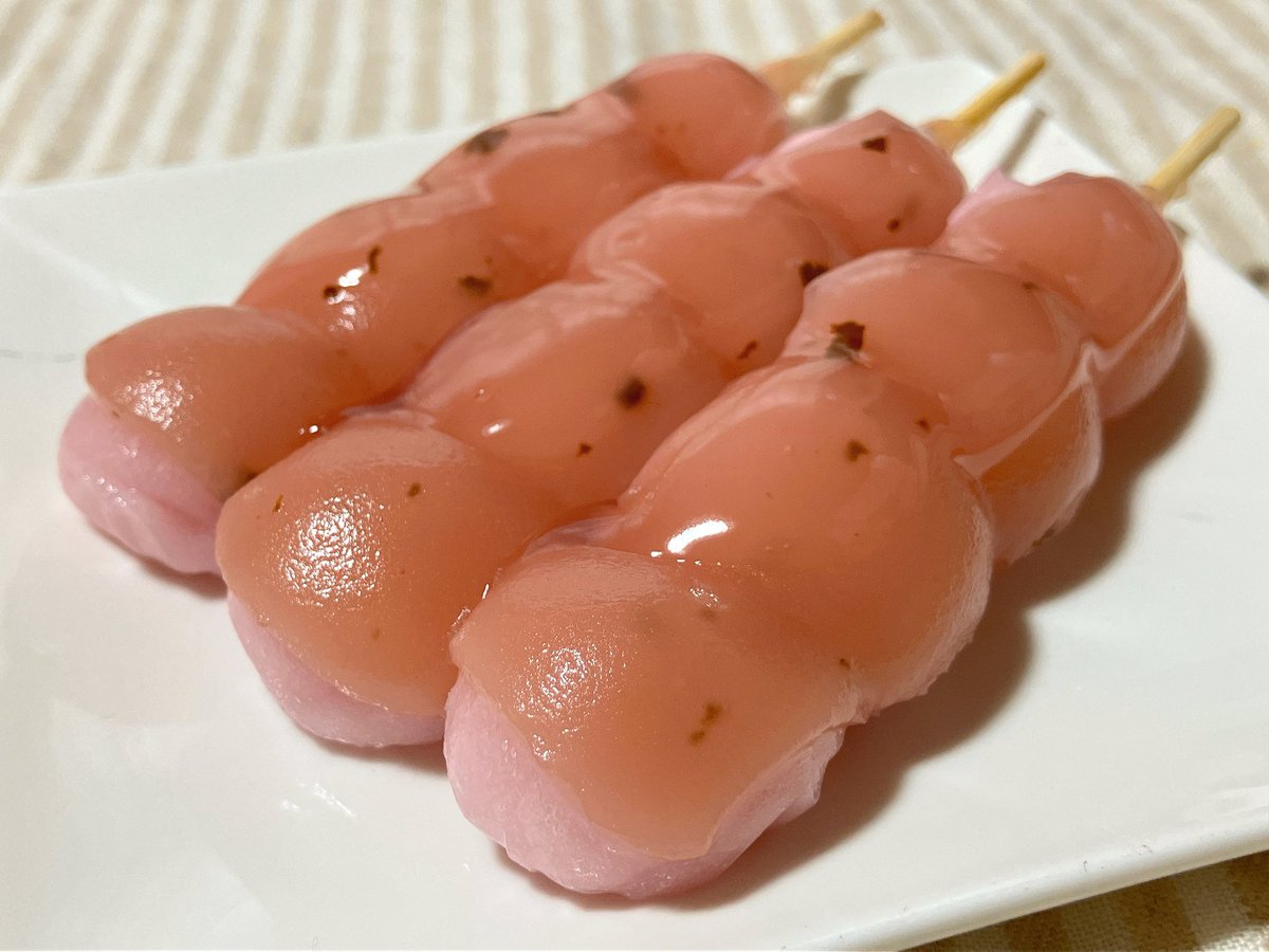 ヤマザキ 桜あんだんご。団子はもっちり柔らか、ピンク色だけど桜は