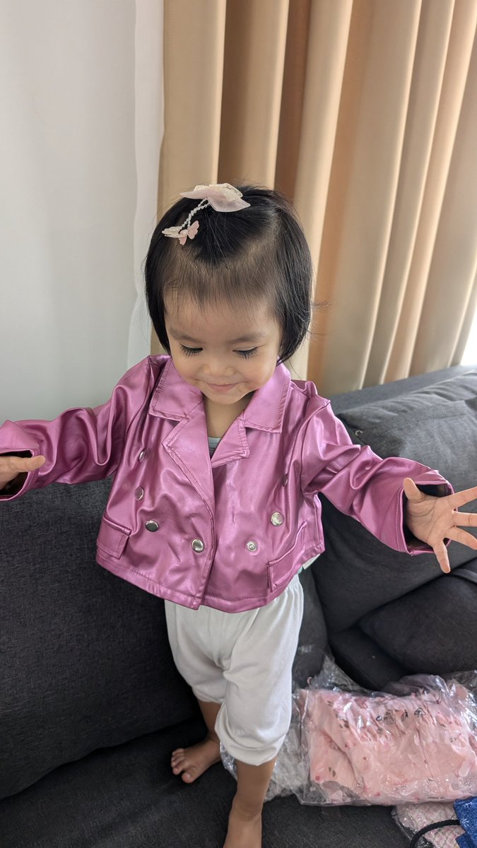 drthyngls's tweet photo. Super thankful sa mga naghhand down ng maliliit na damit ng anak nila. Huhu. Ang gaganda pa. 

And ayan ang favorite nya kahit ang laki laki pa sa kanya 😂 manang mana! Haha https://t.co/i2Cu700rsH