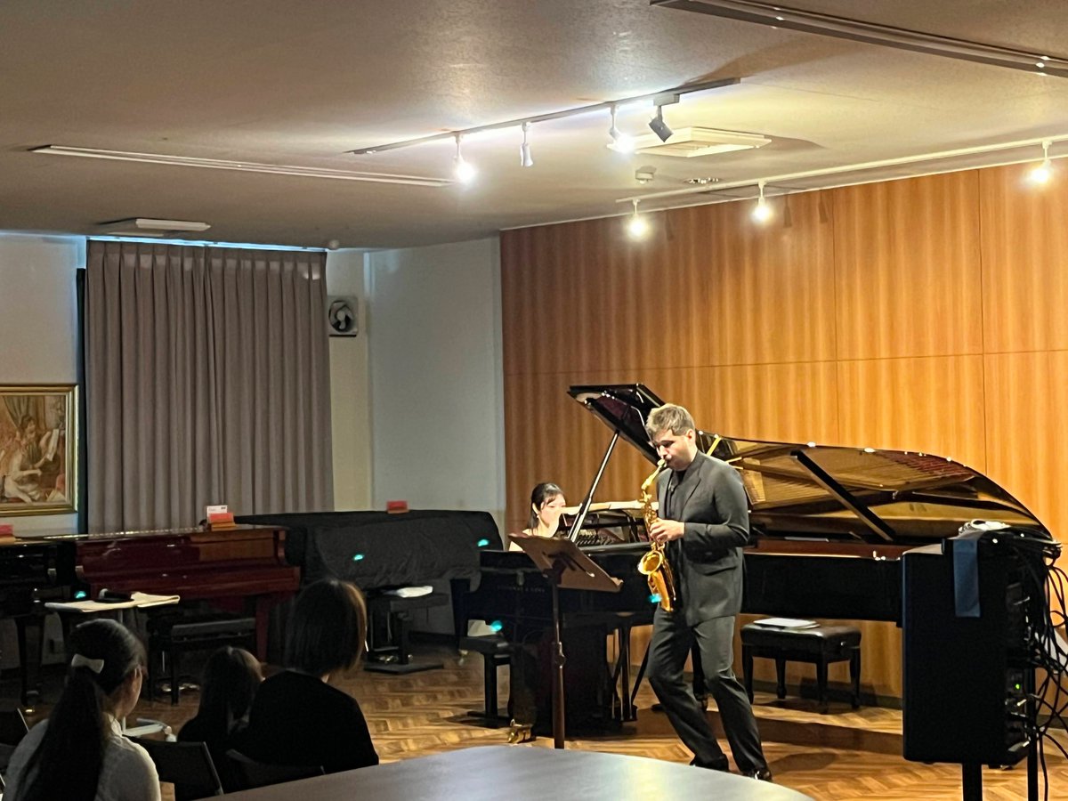 shima_psc's tweet photo. 【ウィーンからの風 マルコ・ジョンバ サクソフォンコンサート終演✨】
聴き惚れるようなクラシックから、思わず体を揺らしてしまうジャズまで、ピアノとサックスのデュオで演奏いただきました🎵
"あんな音が出るなんて！"と驚くような魅力あふれる時間でした🎷
皆様ご来場誠にありがとうございます😊 https://t.co/ujol1MEoh8