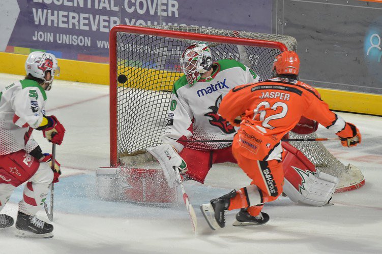 MickGta's tweet photo. @ProHockeyNews @steelershockey @SheffieldArena @cardiffdevils @theInfernoCoUk 
Photos and match report now online in https://t.co/TIagRdfJdf please follow link below for more photos #PHN #BSOG 

https://t.co/3ImRFQjXo0 https://t.co/tue5yNPTxf