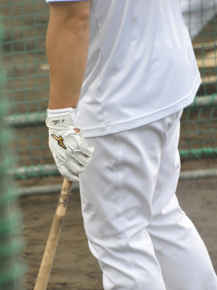 佇まいも美しい…✨ バッティンググローブはイーグルス時代の使ってるの