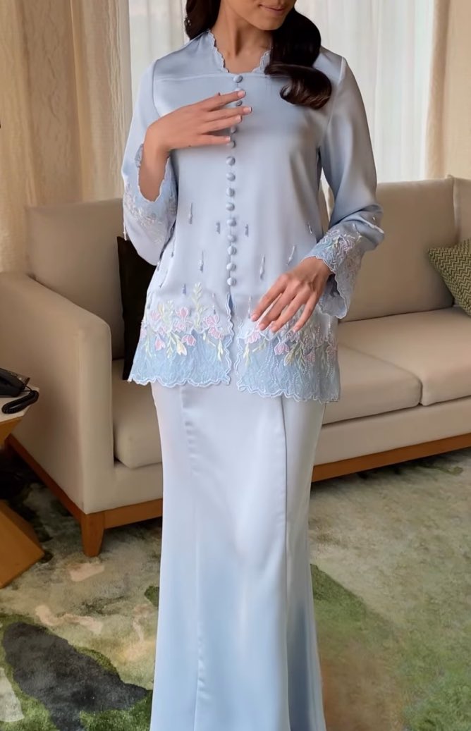 Brand ni dah habis bawak keluar semua baju ke belum? Penat bersabar, semua lawa-lawa. Ni salah satunya. Very dreamy kannn haihhhh 😮‍💨￼