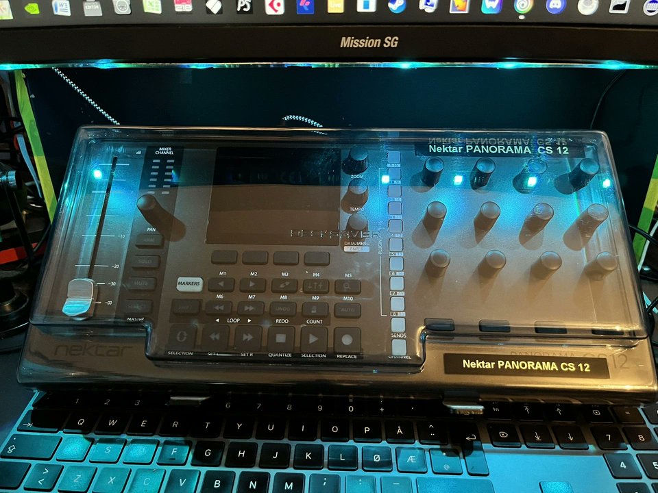 DECKSAVER tweet media