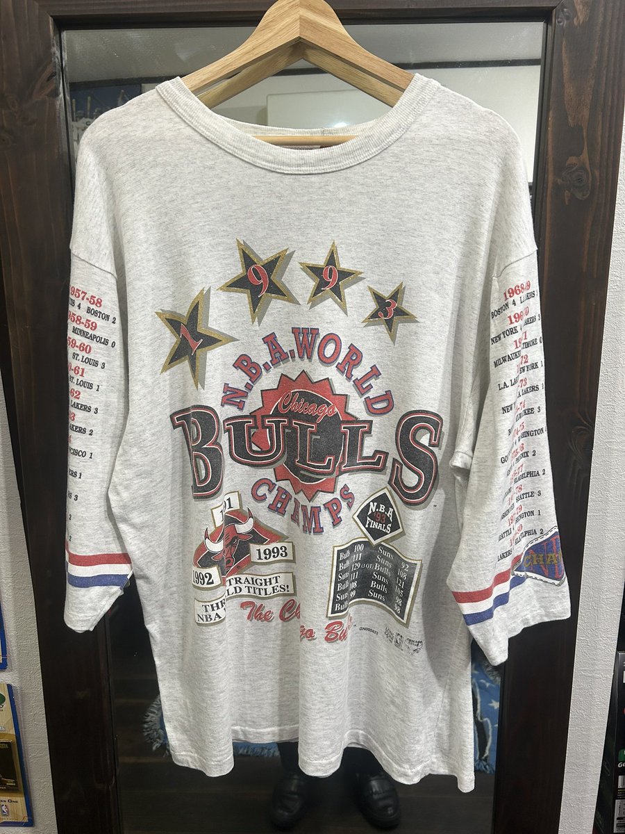 1993年シカゴ・ブルズのチャンピオン記念につくられた1着。 この