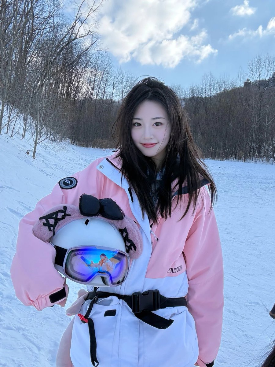 DorisTulip's tweet image. ⛷抓住冬天的尾巴，滑雪去咯～
❄Catch the tail of winter and go skiing.