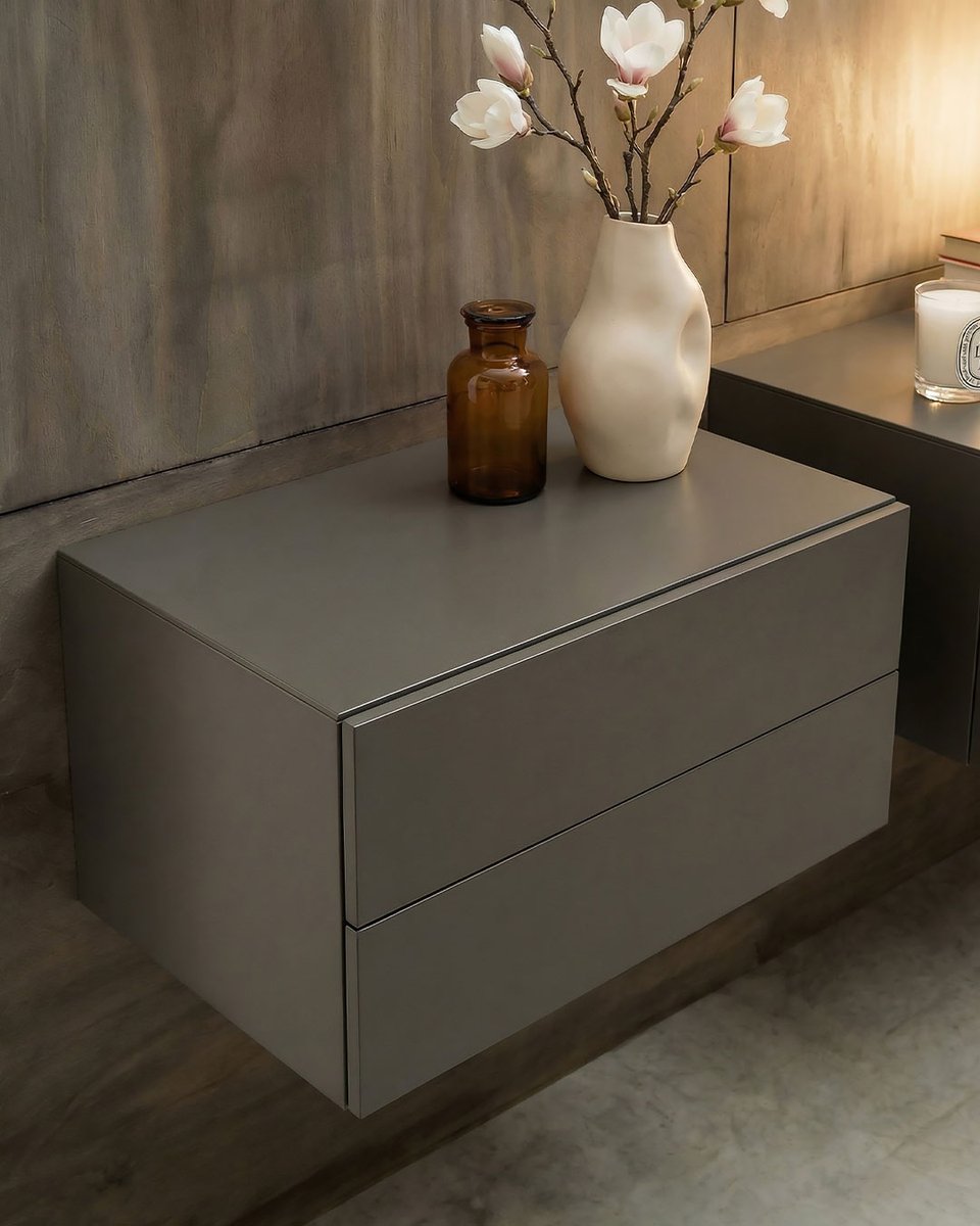 LivareaBerlin's tweet image. Bodenfreiheit = visuelle Leichtigkeit.

Unsere hängenden Easy 2 Kommoden beweisen, dass Stauraum nicht klobig sein muss. 
Minimalistisches, griffloses Design, das den Raum atmen lässt.
livarea.de/novamobili-hae…

#DesignMöbel #Minimalismus #Livarea #InteriorDesign