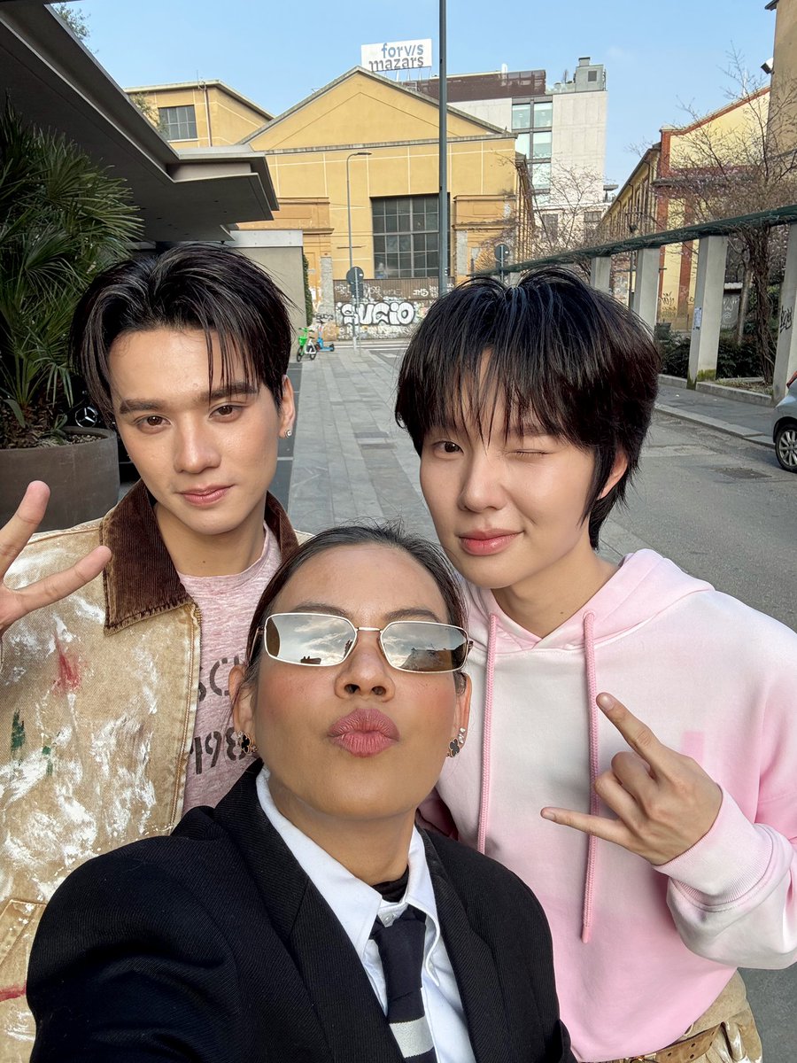 Wednesday_Nov's tweet photo. Busy Milano with these 2.
Short but sweet 😚🫶🏻
#KENGNAMPINGWITHMOSCHINO
#KengHarit #nampingster 
#KengNamping https://t.co/uHCsAW4Jh9