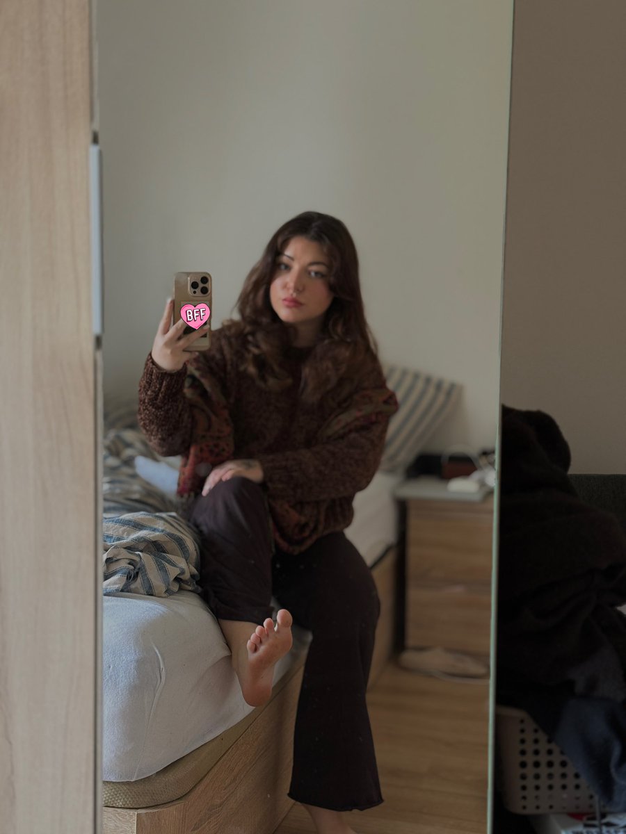 j'ai les pieds sales. 
donne la langue