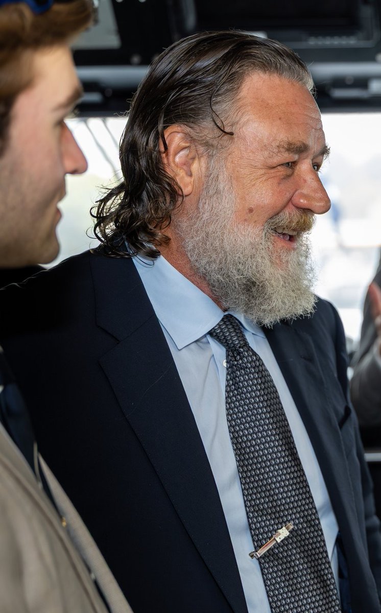 JuliNikolo91618's tweet image. Hello beautiful Russell Crowe Ladies!!! I give you what you want...A beautiful smile and unruly curls!! May God protect you!  @russellcrowe ,We love you!!!🌿♥️💙❤️🥰🌿💯⭐💞