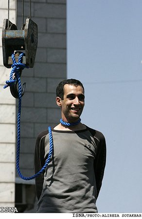 Es gibt wirklich wenige Helden in dieser verrückten Zeit, #MajidKavousifar ist für mich einer.
Von diesem Terror Regime der Mullahs in Teheran zum Tode verurteilt ,starb er lächelnd
Dieses Lächeln stand für Zuversicht,Hoffnung und Glauben ,es berührt mich zutiefst❤️‍🔥
Free Iran🇮🇷🫶