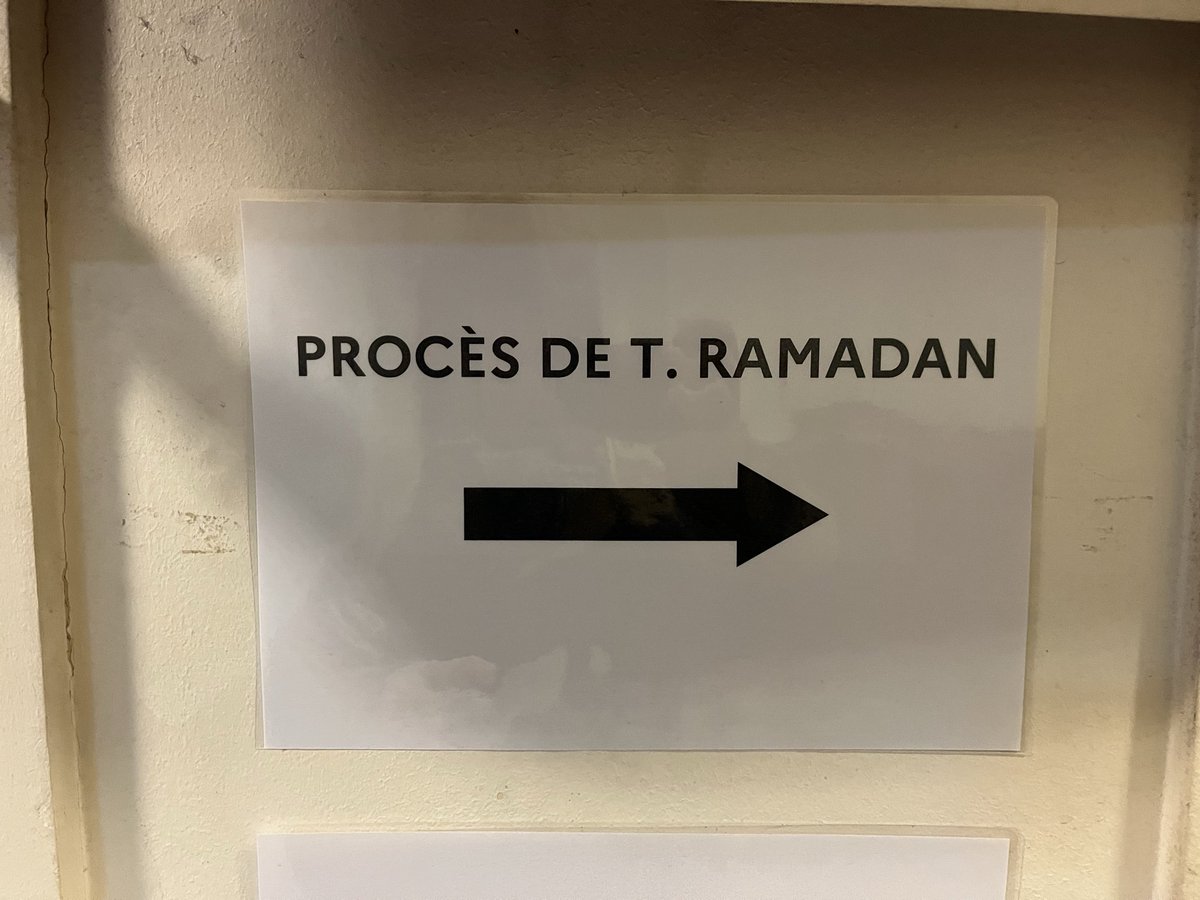 À quelques minutes de l'ouverture du procès de Tariq Ramadan pour viols. Les avocats des trois femmes
qui l'accusent s'installent salle Vedel au palais de Justice de Paris. <a href="/TribuneDimanche/">La Tribune Dimanche</a> #TariqRamadan