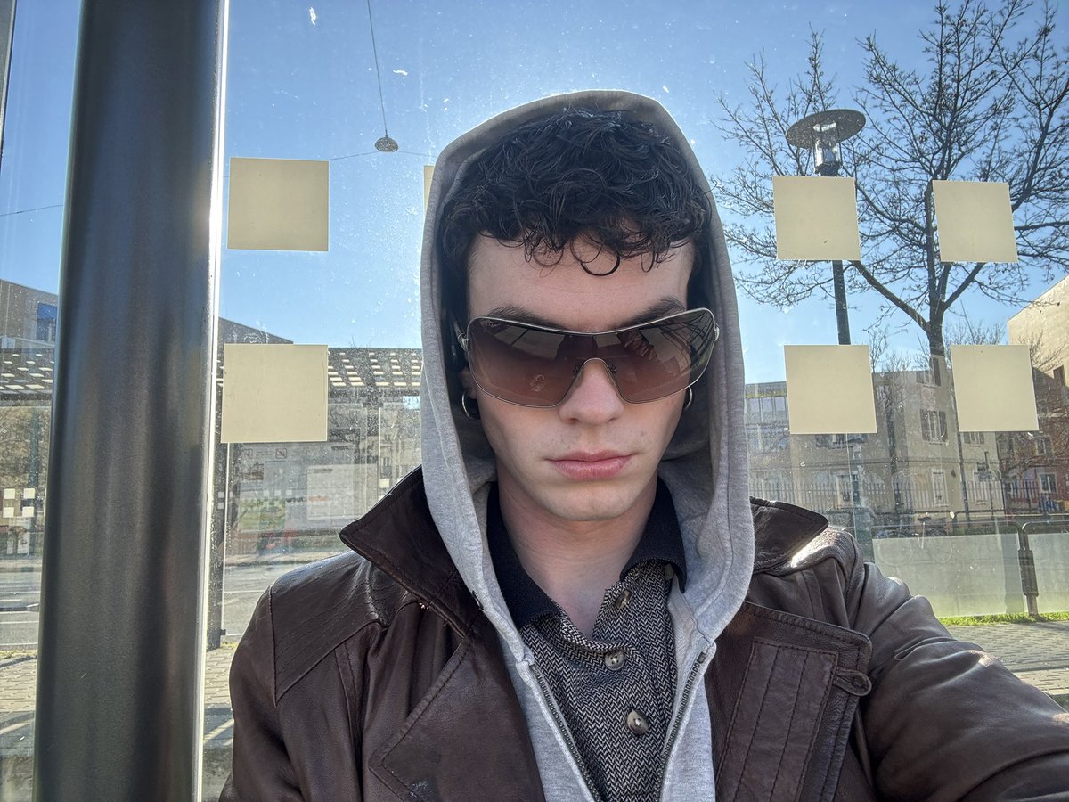 FerrenShaun's tweet photo. waiting for the tram on a sunny morgen https://t.co/qgCD3hrXZa
