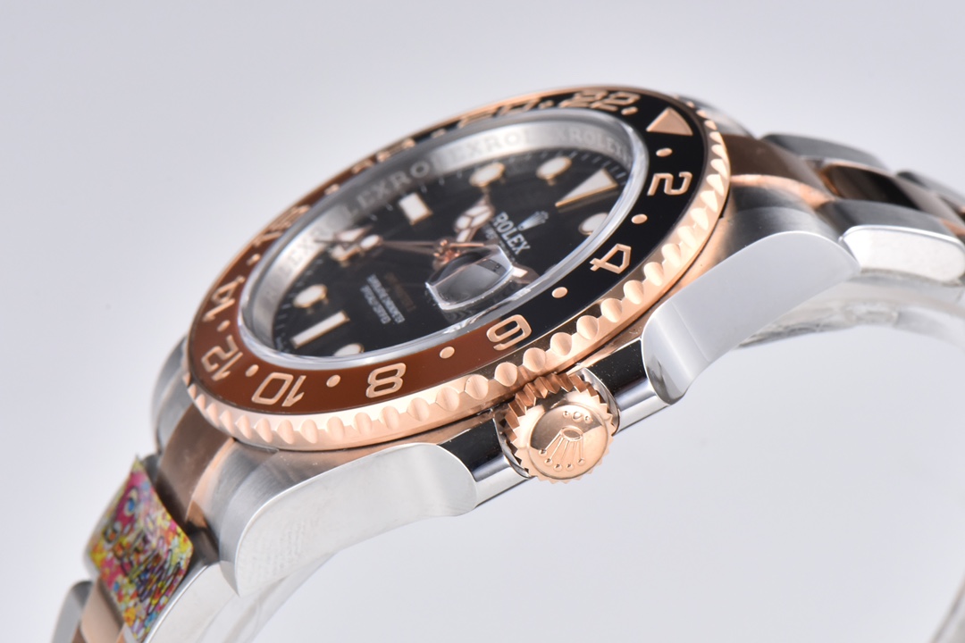 MinhTequil97299's tweet photo. Quality over speed. 🏆The 126711 "Root Beer" returns with flawless 3-stage plating and 1:1 precision. In a world of rushed releases, this is a tribute to patience and craft. How would you rate this brown ceramic tone? 👇 #Horology #CleanFactory #GMTMaster #luxrepwatches https://t.co/KHgfQgTVtN