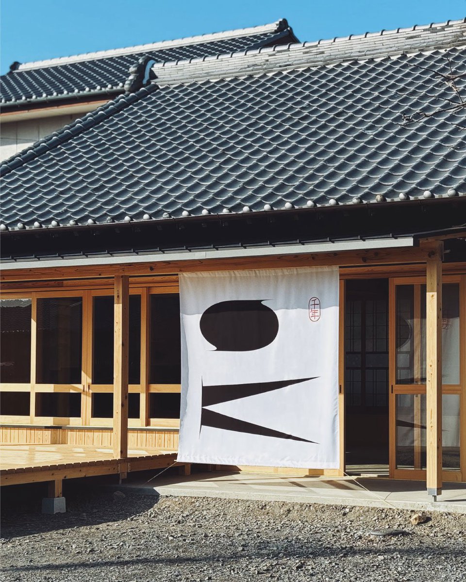 neeeewjp's tweet photo. 三重県津市にあるコミュニティ宿泊施設「Sou Kou」のVIをNEW Creators Clubで担当しました。

「循環」と「拡散」二つの異なる性質を、SとKのそれぞれの造形・動きの性質として定着し、シンボライズしています。 https://t.co/un1DoeRGlm