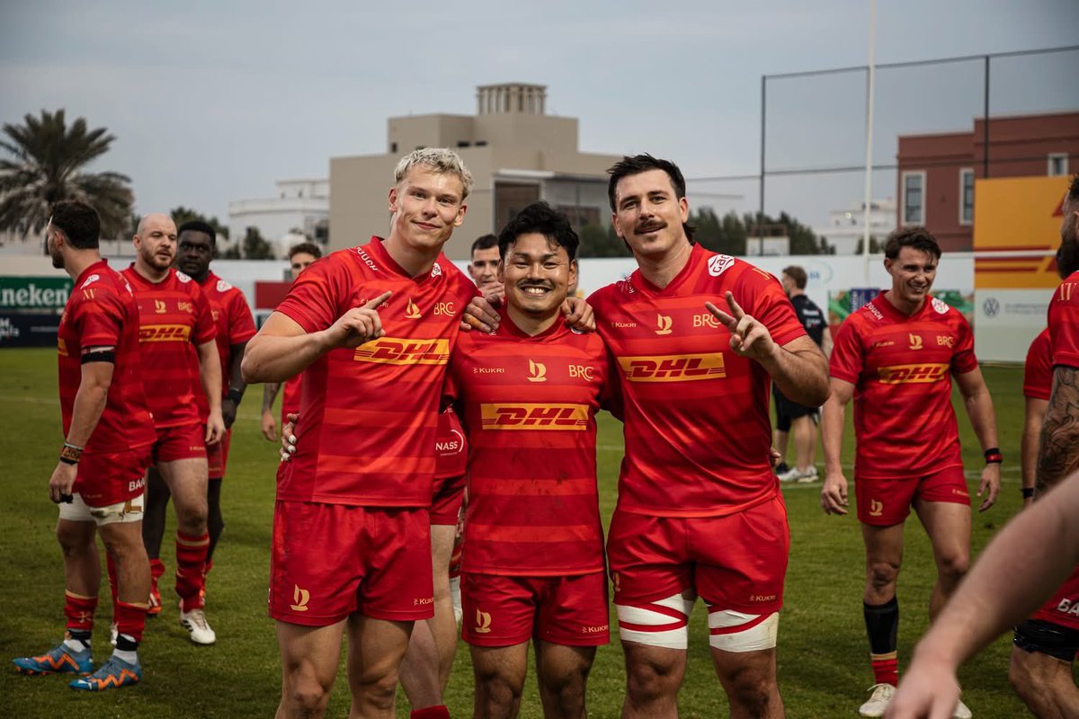 kutsuken1994's tweet image. 数日前まで、
仲間と楕円球を追っていた。

数日前まで、
子どもたちにラグビーを教えていた。

それが今、空襲の警報の中にいる。

スポーツは平和の上にしか成り立たない。
お願いだから、誰も傷つかないでくれ。

#バーレーン #中東 #ラグビー #戦争