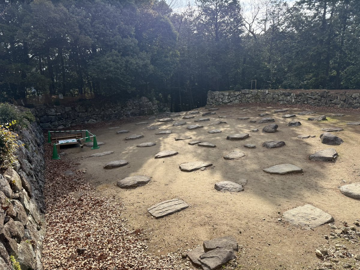 heart_pg_'s tweet photo. 金閣寺、安土城跡、彦根城
（ミスったのであげ直し） https://t.co/NT1GtiyRx9