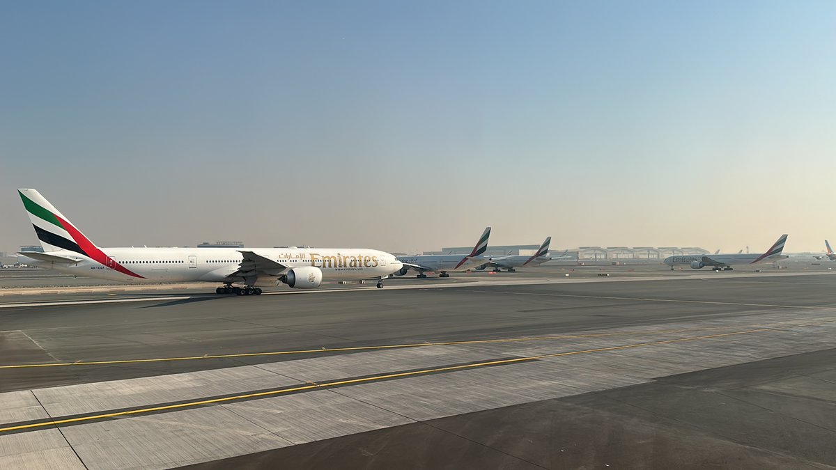 ปิดน่านฟ้าตะวันออกกลางครั้งนี้ อาจเปลี่ยนอุตสาหกรรมการบินพาณิชย์อย่างยิ่งใหญ่

- ครั้งนี้คือการปิดน่านฟ้าที่ยาวนานที่สุดของกลุ่มประเทศตะวันออกกลาง ที่มีสายการบินยักษ์ใหญ่ทั้ง Emirates (ฝูงบิน ~260 ลำ), Qatar (~270 ลำ), Etihad (~120 ลำ) และสนามบินยักษ์ใหญ่อย่างดูไบ DXB และ โดฮา