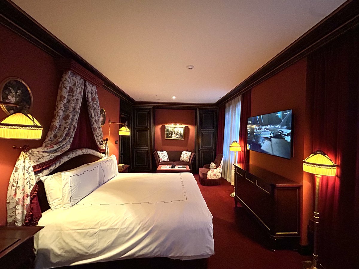 kato_shacho's tweet photo. 【Today's Hotel in Seoul】
ソウルではラグジュアリーコレクションに選定された「レスケープホテル・ソウル明洞」の11Fシークレット1キングルームにステイ。19世紀のパリを想起させるエレガントな内装で、カクテルタイムは26階のバーMarque d`Amourで優雅な時間を過ごせる。
#Seoul #LEscape https://t.co/jS4A08slHW