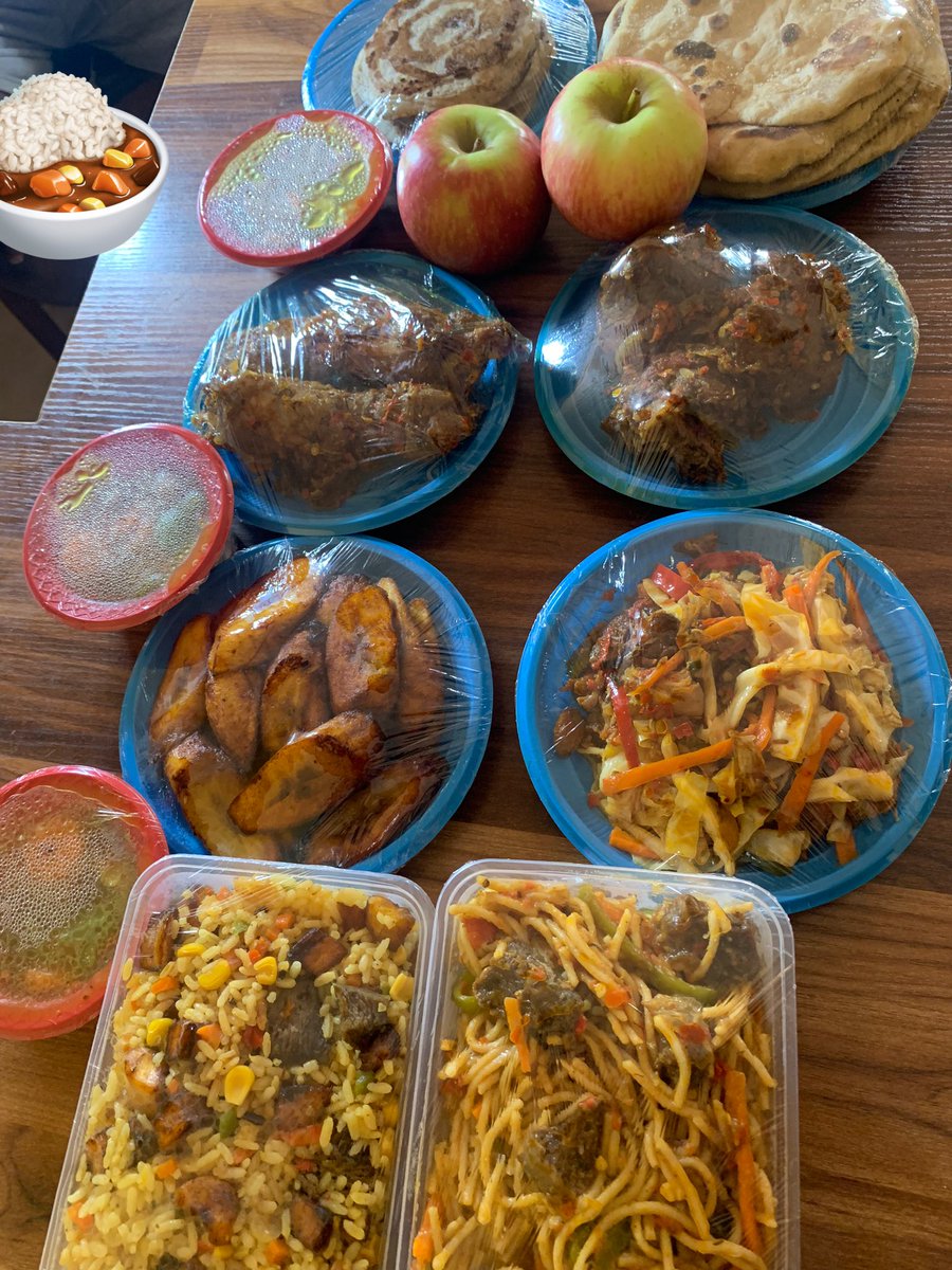KC_Foodies's tweet photo. Happy new month to all foodies🥰@InsideOsogbo 
We’re open to take your meal orders for the week. Our meals are available in single packs and bowl sizes. 

Send us a dm now to order👇
https://t.co/ufdNmQaINX

Food boxes/basket also available✅ https://t.co/qBSaircckc