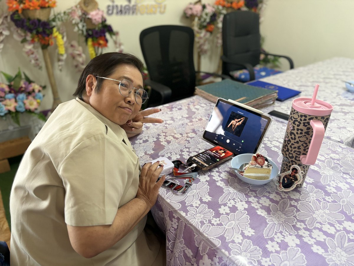 รอประชุมค่ะ  2 เครื่องไปเลยยยย
#guiltypleasure #PPKritt #ppkritt