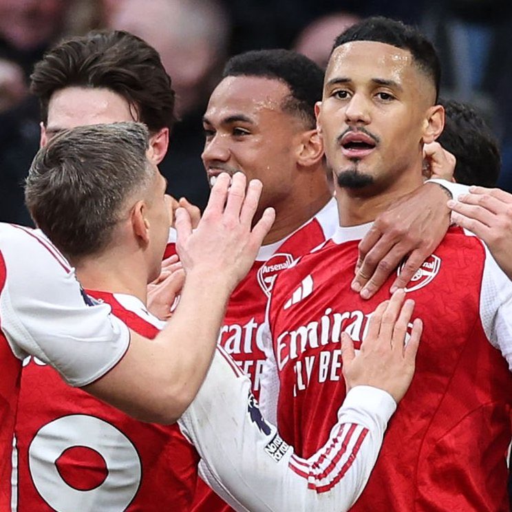 _ArsenalTeam's tweet photo. 🎙️| Gary Neville on Sky Sports:
"The art of set-pieces has been mastered by this Arsenal team. You almost smelt it coming."
Dead-ball dominance. 🔴⚪ #Arsenal #SetPieceKings https://t.co/FPeXDtKv6r