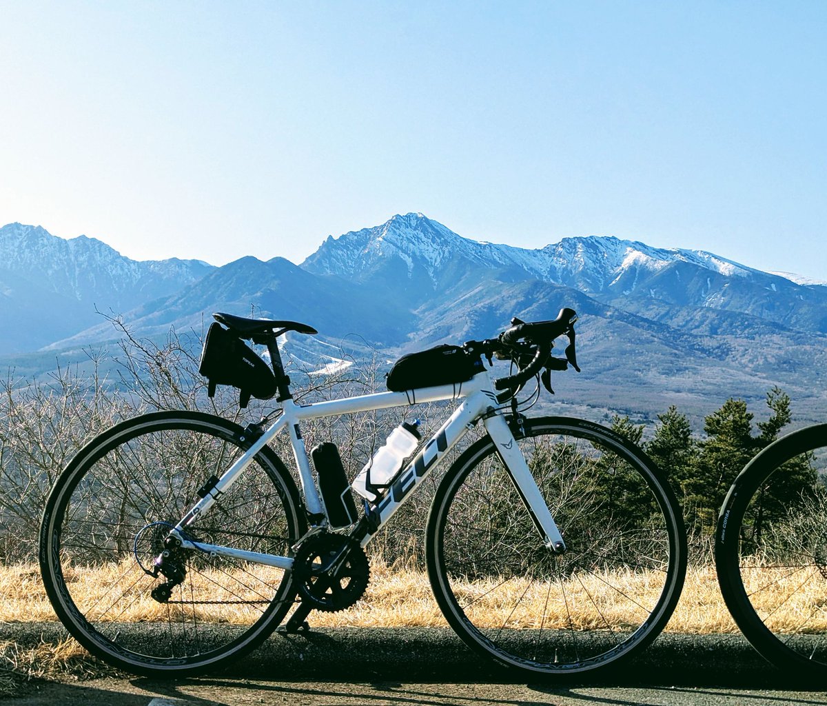 dnfcycle7423's tweet photo. 仲間たちと野辺山ツーリング🚴‍♀️
天気良くて八ヶ岳がめっちゃ綺麗🏔️
何より下界に比べて花粉が少なくて良き⭕️ https://t.co/n31XZcLr10