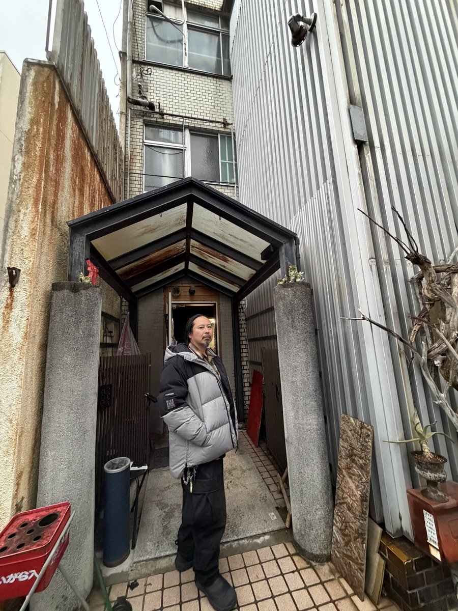 物販はBxBの向かいの建物でやります！終演後物販/チェキ会もこちらです