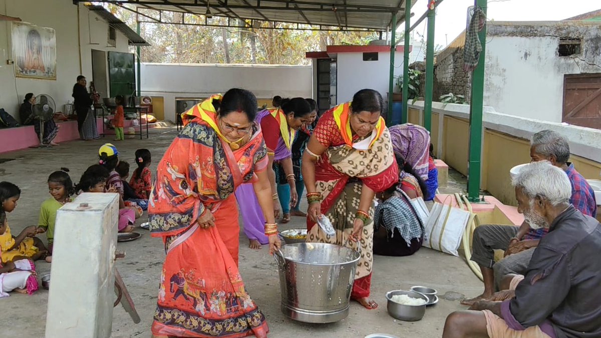 sathyasaiodisha's tweet photo. Loving Sairam..
With the Blessings of Sri Sathya Sai Baba, Weekly Narayan Seva was lovingly undertaken by the devotees of Malkangiri Samithi of Malkangiri District on Sunday, 01.03.2026, at the adopted village, Kadabahal.
#NarayanSeva
#Seva
#Malkangiri
-Media Team https://t.co/BRU9BLOv5c