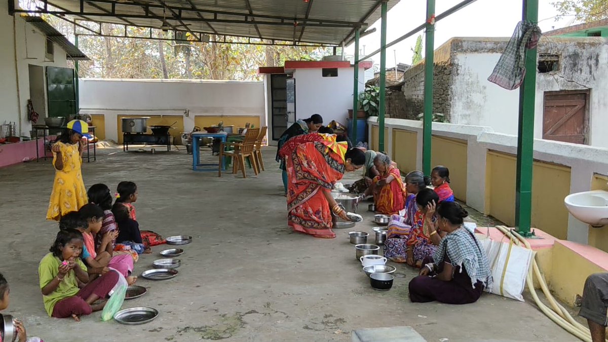 sathyasaiodisha's tweet photo. Loving Sairam..
With the Blessings of Sri Sathya Sai Baba, Weekly Narayan Seva was lovingly undertaken by the devotees of Malkangiri Samithi of Malkangiri District on Sunday, 01.03.2026, at the adopted village, Kadabahal.
#NarayanSeva
#Seva
#Malkangiri
-Media Team https://t.co/BRU9BLOv5c