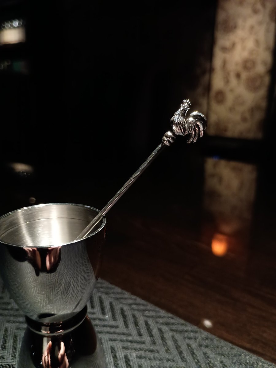 BartenderTaro's tweet photo. へへへ。。。
念願の純銀製コックテイルカクテルピンを作った。
輝きと重さが良い。
10cm。色々なサイズのカクテルグラスに合うように。

販売もします。
一本¥11,000-（税込）となります。
純銀なので価値は下がらないです。ご希望の方はご連絡ください😊
#bartarrows  #カクテルピン #純銀製 https://t.co/2llV6sXtM1