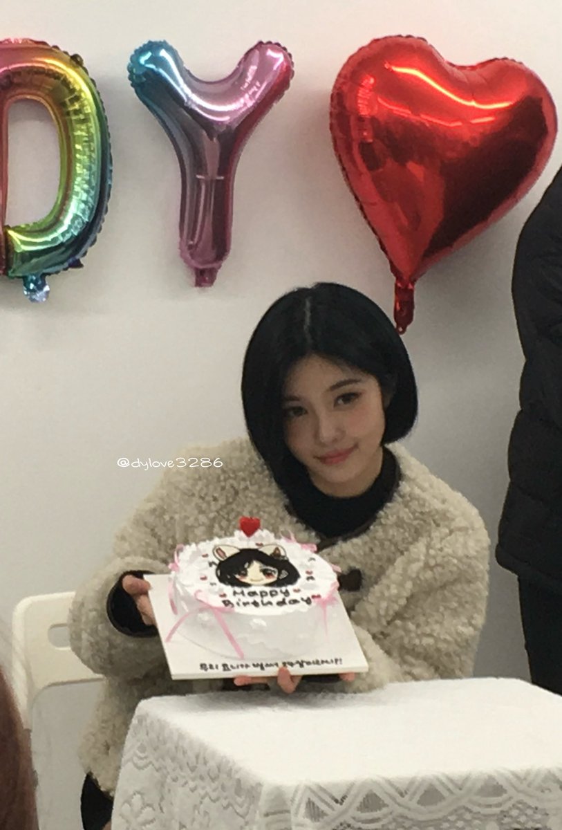 dylove3286's tweet photo. 260302 카페 호또코히
다연언니 생일 듀카해,,🤍
완전히공주다
#햇살같은_요니의_멜로디
#SpringMelody_with_Dayeon https://t.co/QckbzR6IdZ