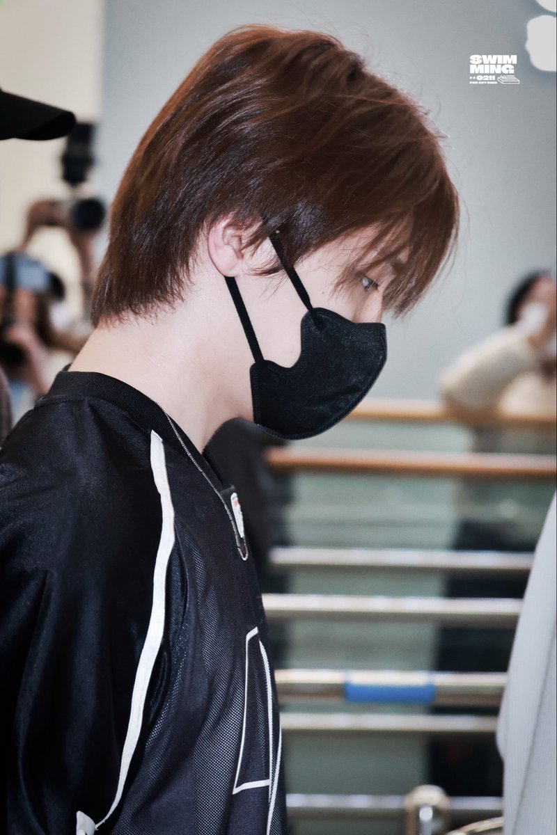 SWIMMING🦦 tweet media