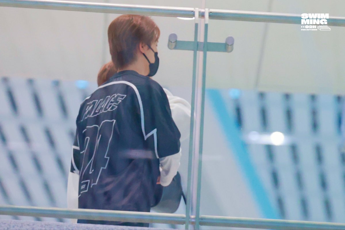 SWIMMING🦦 tweet media