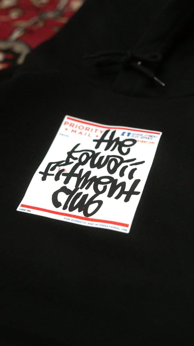 オンラインsoldとなっていたパーカーの店舗在庫をオンラインへ反映させ