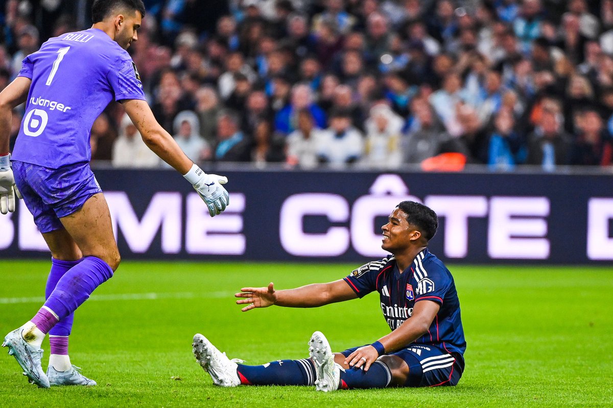 _BeFootball's tweet photo. « 𝗘𝗡𝗗𝗥𝗜𝗖𝗞 🇧🇷, 𝗢𝗡 𝗟𝗘 𝗣𝗥𝗘́𝗦𝗘𝗡𝗧𝗘 𝗖𝗢𝗠𝗠𝗘 𝗨𝗡 𝗝𝗢𝗨𝗘𝗨𝗥 𝗗’𝗨𝗡𝗘 𝗔𝗨𝗧𝗥𝗘 𝗗𝗜𝗠𝗘𝗡𝗦𝗜𝗢𝗡… »

La légende française Alain Giresse 🇫🇷 reste sur sa faim avec Endrick pour le moment 🥶:

« Endrick ? Je reste un peu sur ma faim. Dans ce genre de match, 𝗜𝗟 𝗗𝗢𝗜𝗧 𝗝𝗨𝗦𝗧𝗘𝗠𝗘𝗡𝗧 𝗙𝗔𝗜𝗥𝗘 𝗟𝗔 𝗗𝗜𝗙𝗙𝗘́𝗥𝗘𝗡𝗖𝗘.

Il a une superbe occasion où il veut faire un lob très difficile à réaliser. 𝗖𝗲𝘀 𝗷𝗼𝘂𝗲𝘂𝗿𝘀-𝗹𝗮̀ 𝗱𝗼𝗶𝘃𝗲𝗻𝘁 𝗳𝗶𝗻𝗮𝗹𝗶𝘀𝗲𝗿 𝗱𝗮𝗻𝘀 𝗹𝗲𝘀 𝗴𝗿𝗮𝗻𝗱𝘀 𝗿𝗲𝗻𝗱𝗲𝘇-𝘃𝗼𝘂𝘀. 

On nous le présente comme un joueur d’une autre dimension. »

(@lequipe)