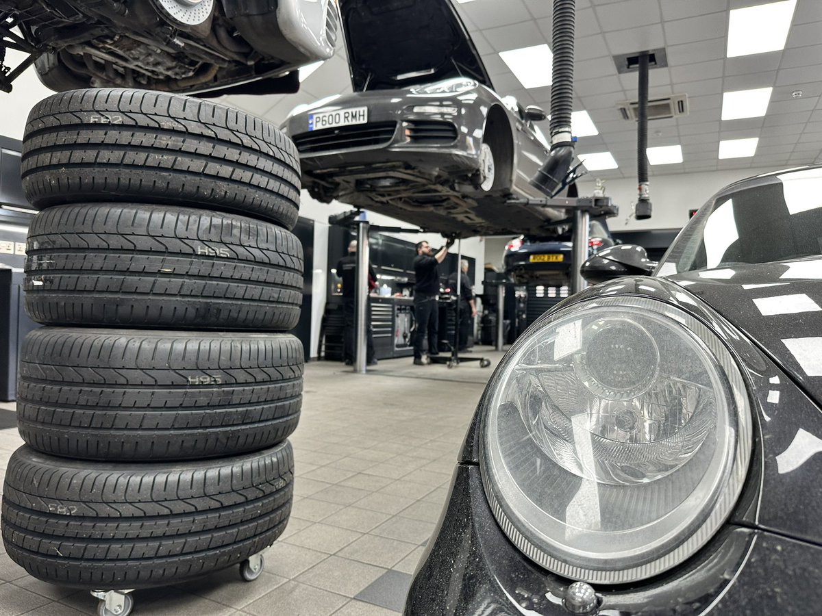 ParagonPorsche's tweet photo. Paragon Today: #moday 🔵

Date: Monday 2nd March 2026
Weather: Sunshine ☀️    
Temp: High of 13ºC

#Paragon #Porsche #showroom #service https://t.co/c2wEfEc4Oi