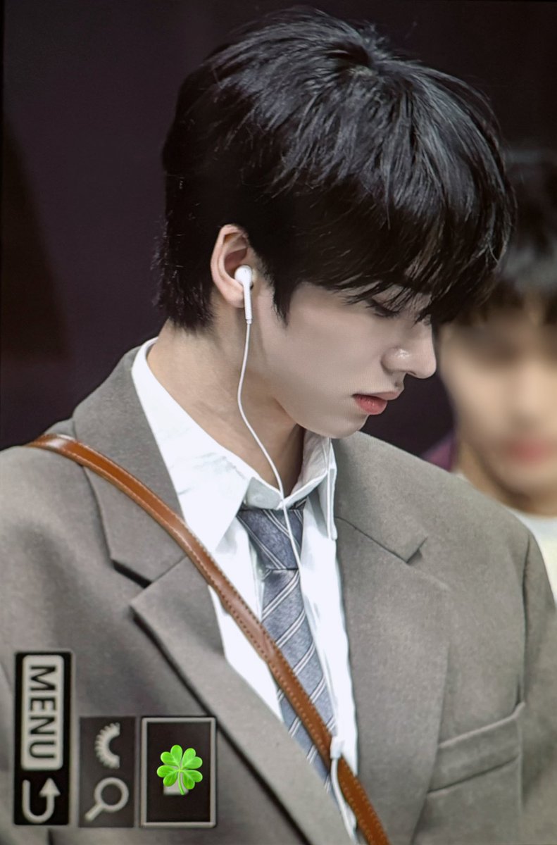 WHS2IB_1108's tweet photo. 260302 인터아시아

#WHIB #휘브 #JINBEOM #진범 https://t.co/CzDnOhu64s