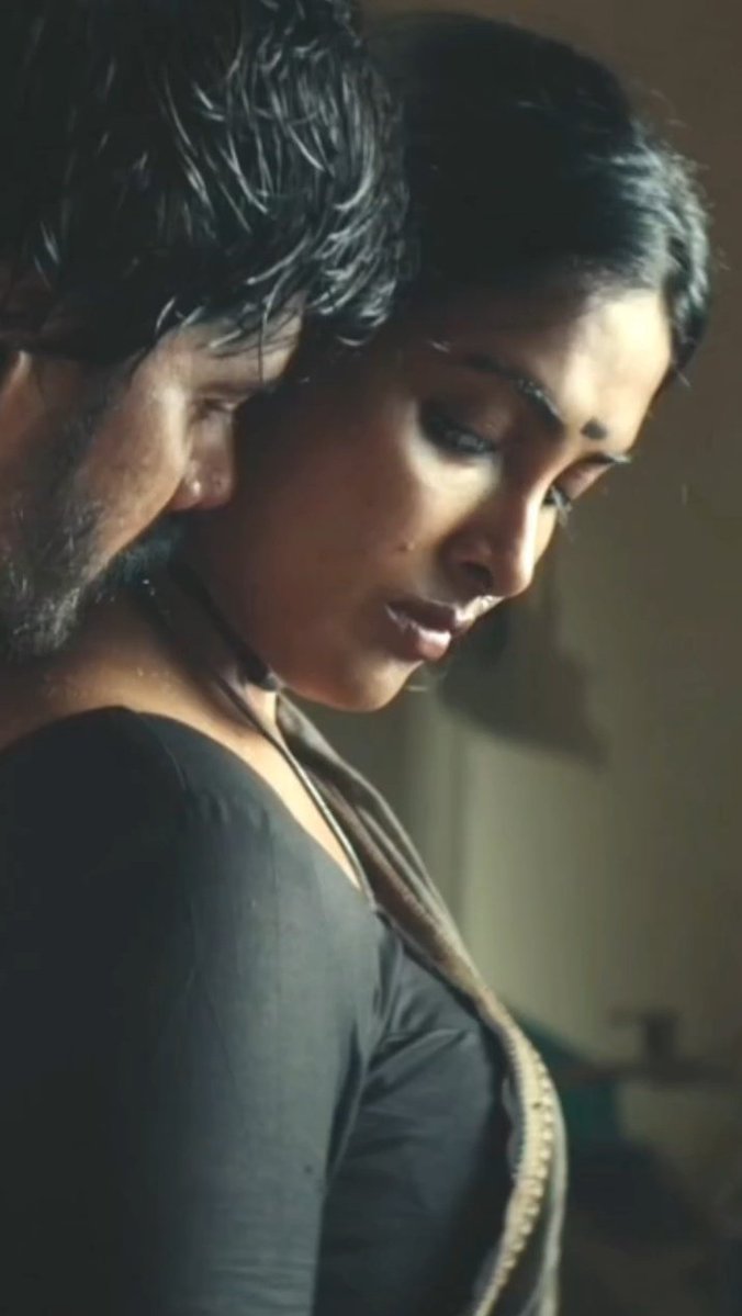 Anni: kolundhanare konja neram summa irunga unga anna ku lunch ah pack panni anapchi vechitu varan,avar pasi thaanga mataru

Me: anni naanum dhan pasi thanga matan, neenga lunch pack panunga Naa ungala saptutu irukan

Anni: achoo kadikadheenga,wait panunga naane full meals podran