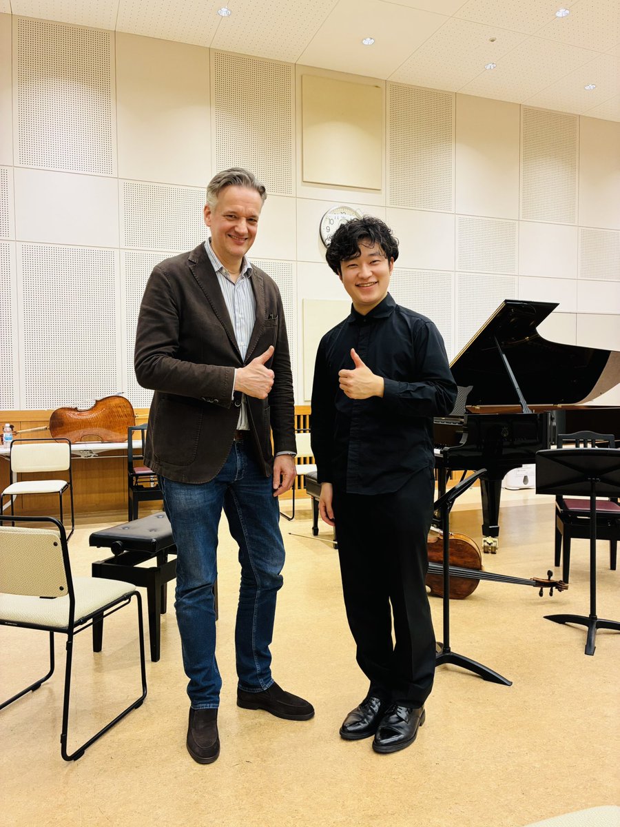 imfn_PR's tweet photo. マインツ先生のマスタークラス聴講席に北村陽の姿が！師弟ツーショットをお願いしました😊 https://t.co/EOxk8MM9GW
