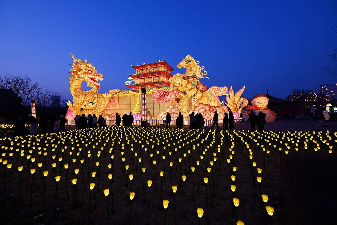 LiaoningC's tweet photo. A themed lantern fair shines #Shenyang Fangcheng in #Liaoning Province. Immerse yourself in the stunning night views and vibrant festive atmosphere. Are you ready to experience this amazing lantern feast?
#LanternShow #LanternFestival #YearOfTheHorse https://t.co/5GNNs56a81