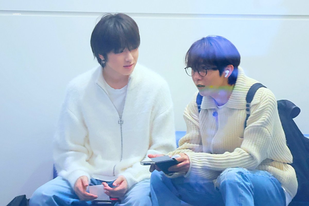 후유 tweet media