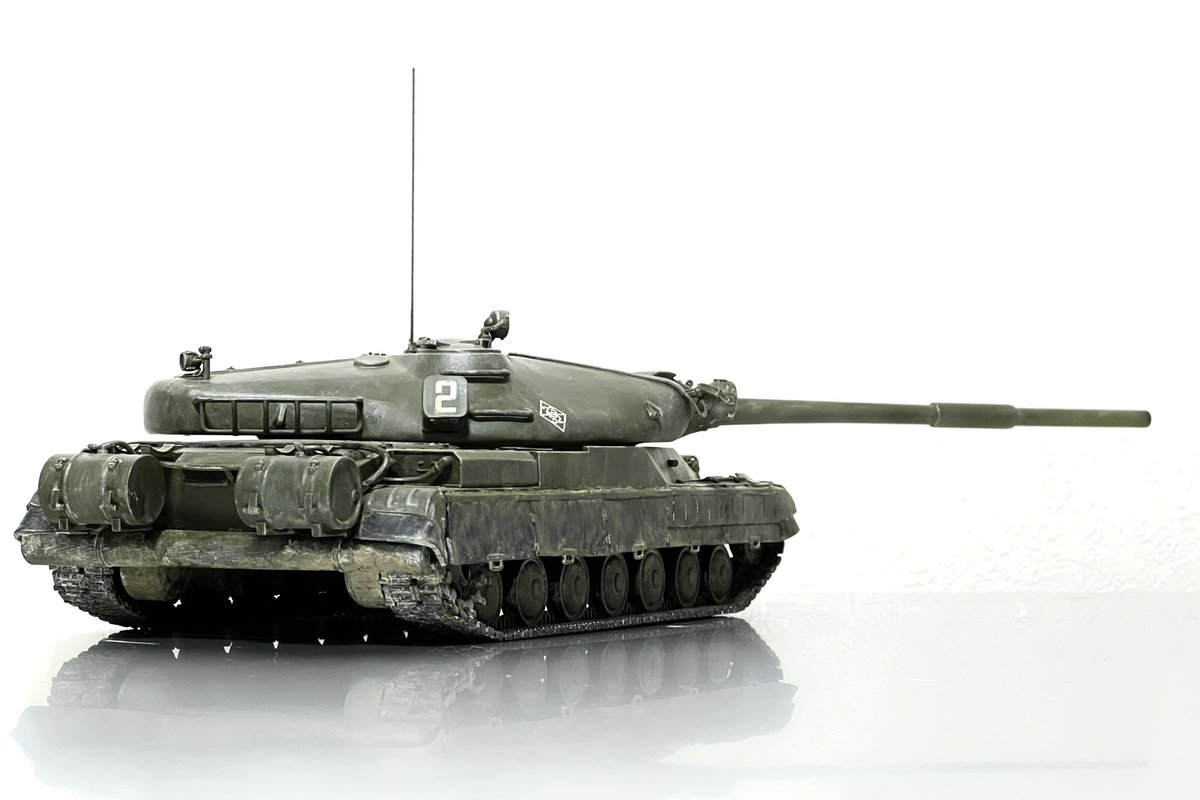 1/35 3DP製
ソ連計画戦車
Объект 780

久々の1/35 戦車の完成となります。
60年代知る人ぞ知るミサイル戦車Obj. 775をベースとしてチェリャビンスクで計画されていた車輌です。
砲塔の真ん中に操縦手を置き、その右に車長、左に砲手と全搭乗員を砲塔に収めるというユニークな設計となってたようです。