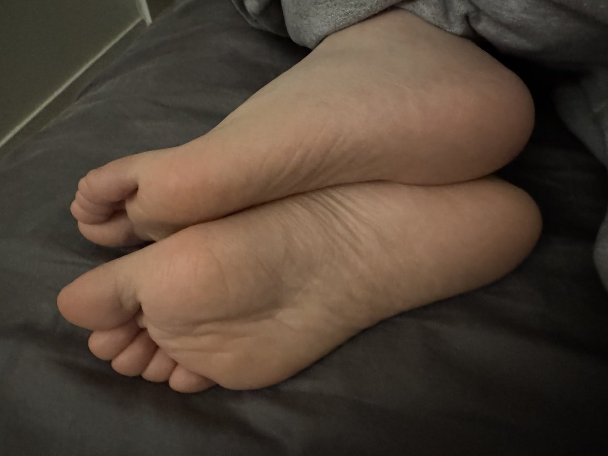Max19099's tweet photo. 睡足🦶🏻
#恋足 #足控 #美脚 #美足 #玉足 #裸足
#足底 #脚底 #脚心 #脚趾 #脚丫 #足控福利 #脚��日常 #舔脚  #足交 #脚交 #射足  #射脚 #恋足癖 #脚部控 #足部摄影 #性感美脚 #脚底板 #足控天堂 #睡足  #prettyfeet #footfetish #sexyfeet #feet #soles #toes #barefeet #footworship https://t.co/buqstCygCu