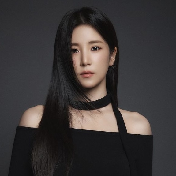 PopCrave's tweet photo. Happy 35th birthday to the talented Chorong of #Apink. https://t.co/0nOzkZQmhp