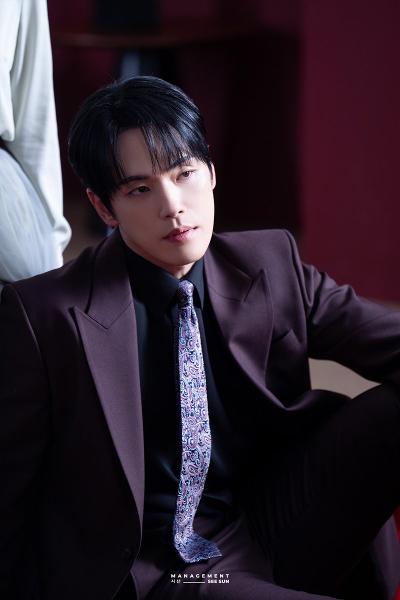 official_SEESUN's tweet photo. [#김정현]

강렬한 카리스마를 보여준
정현 배우의 <세이렌> 포스터 촬영 비하인드 사진 zip. 공개!

오늘(3월 2일, 월)부터 저녁 8시 50분
tvN <세이렌>에서 백준범과 만나요! 🥀

#KimJungHyun 
#세이렌 #백준범 #SirenKiss https://t.co/0q2XwBUnn6