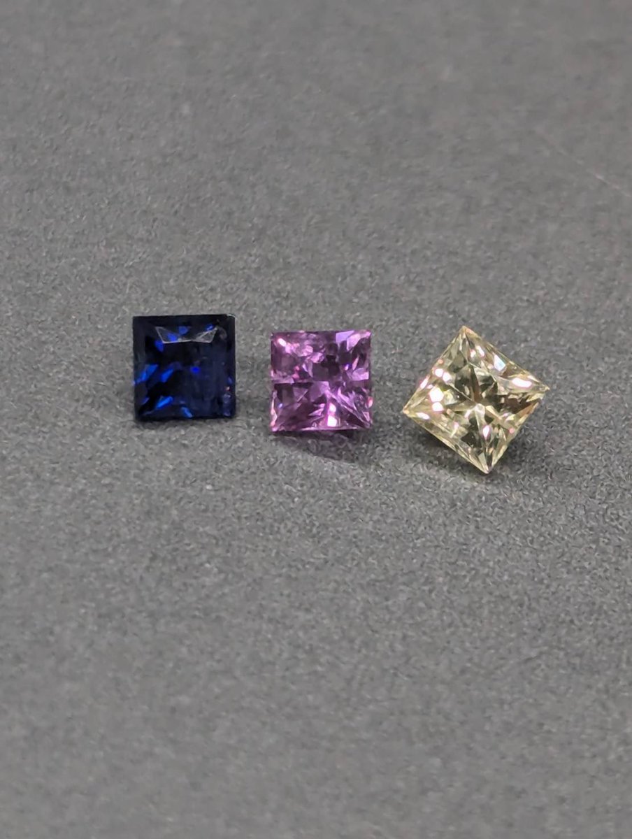 urcaguary_japan's tweet photo. 💎プレゼントキャンペーンのお知らせ💎

ショップオープン3周年を記念して、
写真のサファイア(プリンセスカット)3石セットを1名様にお送りいたします🫧

ご応募は
・このアカウントをフォロー
・この投稿をいいね&amp;RP

3/5(木)23:59締切です✨
ぜひご参加くださいませ🥰 https://t.co/AcalX7M0e1