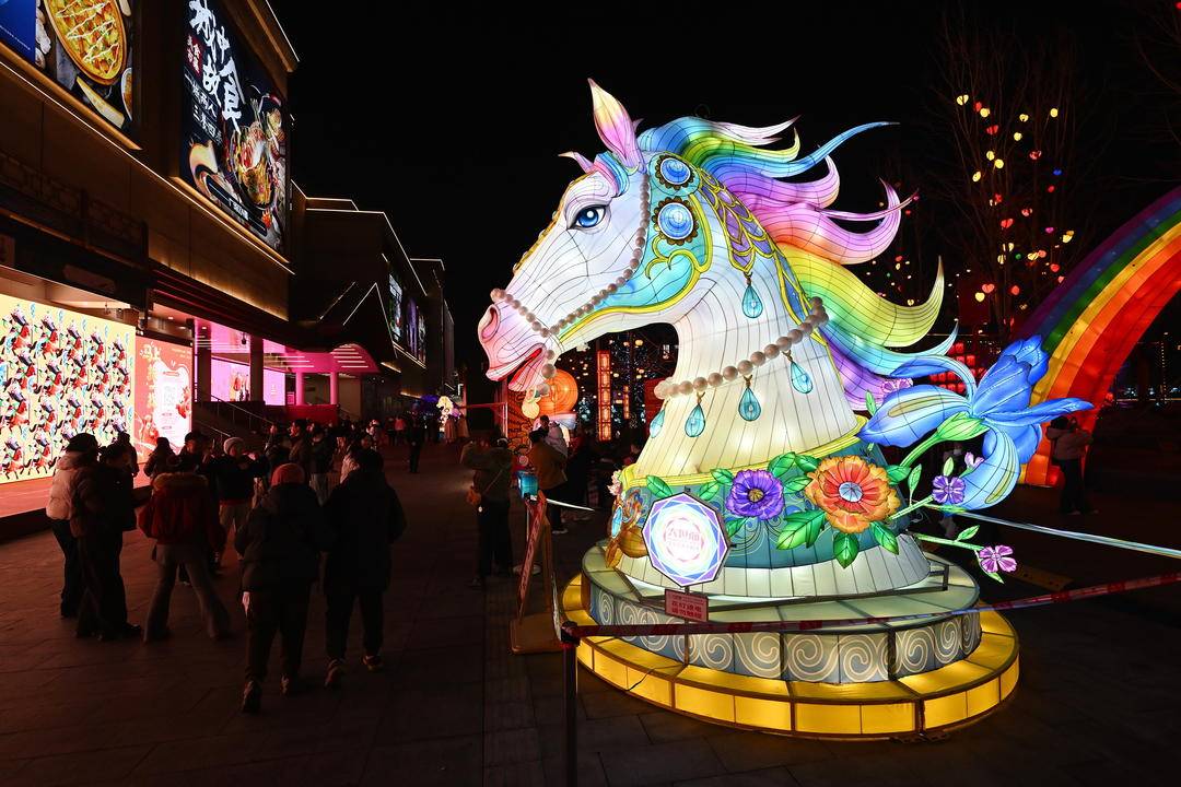 iLiaoning's tweet photo. A themed lantern fair shines #Shenyang Fangcheng in #Liaoning Province. Immerse yourself in the stunning night views and vibrant festive atmosphere. Are you ready to experience this amazing lantern feast?
#LanternShow #LanternFestival #YearOfTheHorse https://t.co/Fd6qbFJrcx