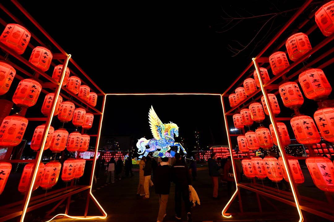 iLiaoning's tweet photo. A themed lantern fair shines #Shenyang Fangcheng in #Liaoning Province. Immerse yourself in the stunning night views and vibrant festive atmosphere. Are you ready to experience this amazing lantern feast?
#LanternShow #LanternFestival #YearOfTheHorse https://t.co/Fd6qbFJrcx