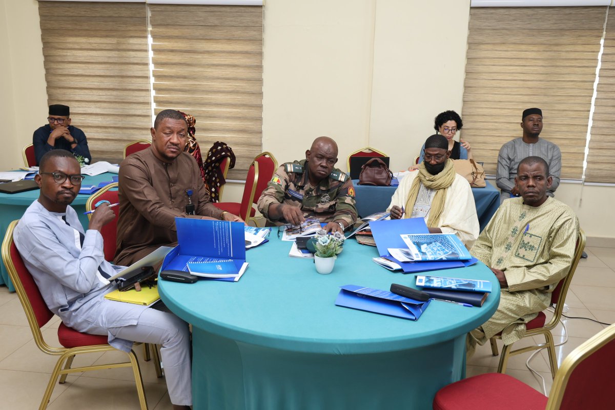 OIMMali's tweet photo. Réunion Interacteurs : cap sur le renforcement du MRN.
Objectif : harmoniser les efforts, clarifier les rôles et structurer une action concertée au service des migrants vulnérables, avec l’accompagnement de l’OIM.
#SafeMigration #compassiom https://t.co/VrmCPsIiwv