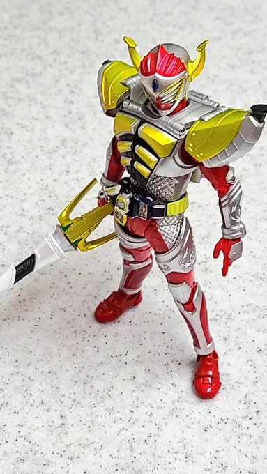 バロンはなんだかんだでかっこいいし 割と好きだった鎧武のライダー 真骨彫の炎上は残念だったけど 素体は良いんだよ… それ以上にアーマーがカチャカチャして不安定なのが気になったなぁ 鎧武はがっちり固定されてたのに…